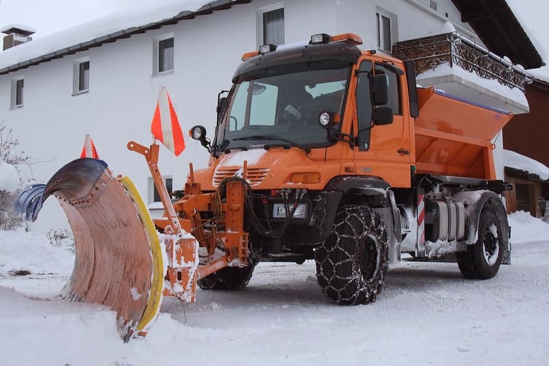 Snow clearing during snowfall